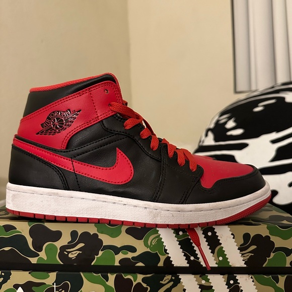 Air Jordan 1 Mid “Alternate Breds” - Picture 1 of 4
